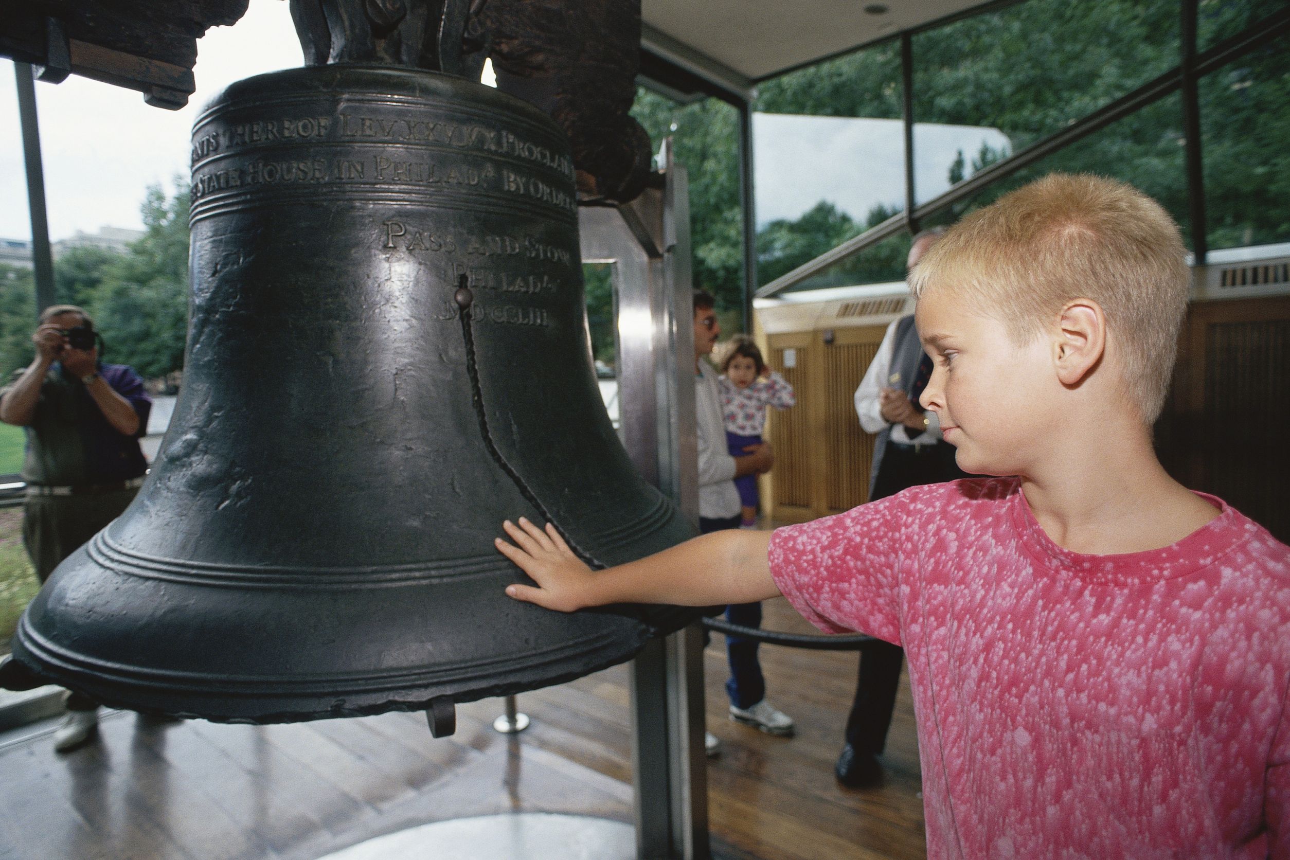 Student visiting the Liberty Bell in Philadelphia